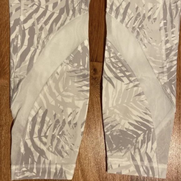Lululemon Leggings, 25”, White Palm Print, Zipper Pockets, Mesh Stripe - Picture 4 of 6